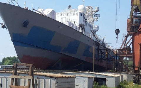 Корабль "Чебоксары" уже ремонтируют и красят в соседнем регионе