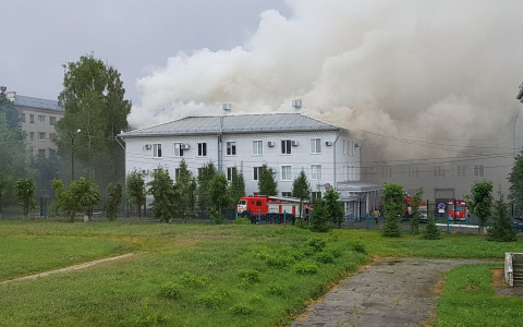 В Северо-Западном районе горит предприятие