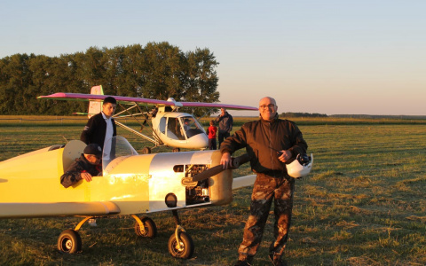 Мужчины впятером построили самолет и успешно взлетели на 500 метров