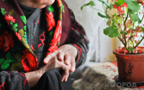 Пенсионерка накопила более двух миллионов рублей и потеряла их пока прятала