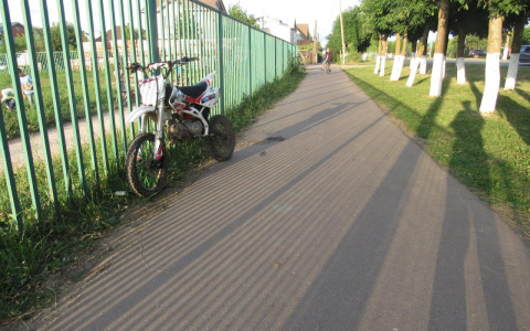 Мотоцикл сбил 8-летнего мальчика на тротуаре Южного Поселка