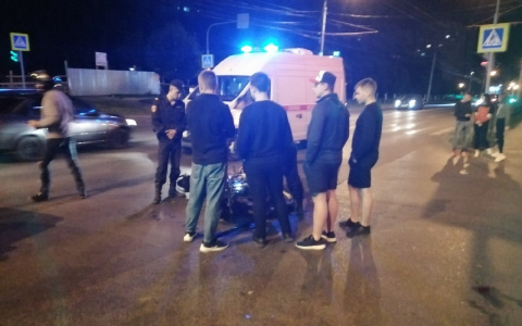 В полночь в Чебоксарах произошло ДТП с мотоциклом и "Яндекс.Такси"