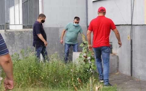 Чиновники прошлись по Южному Поселку и осмотрели дворы