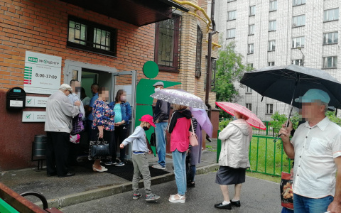 Чебоксарцы выстраиваются в очередь, чтобы заплатить за вывоз мусора