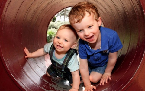 На выплаты некоторым семьям с детьми правительство страны выделит миллиарды рублей