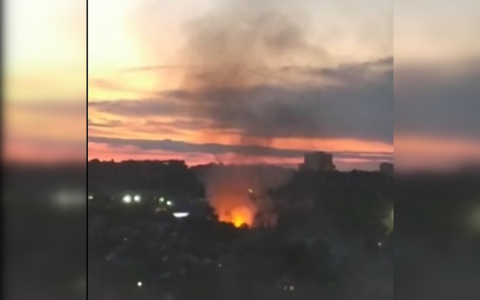 Дом и баня горят в "Шанхае"