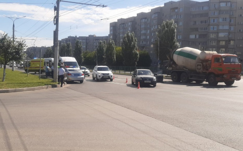 В Чебоксарах на одном перекрестке почти одновременно случилось два ДТП