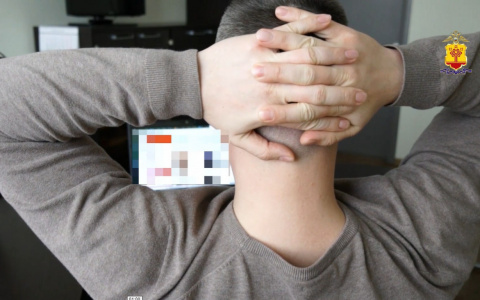 Новочебоксарца развел парень, который имитировал женский голос и представлялся проституткой