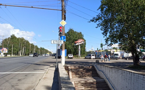 Перекресток у авторынка Чебоксар признали опасным и поставили светофор