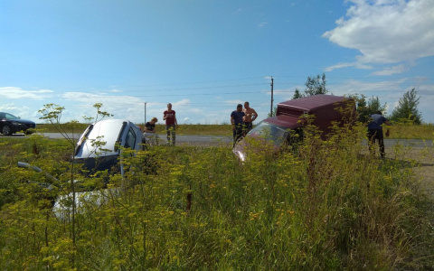 "Рено" и "Иж" столкнулись в Чебоксарском районе, пострадала женщина