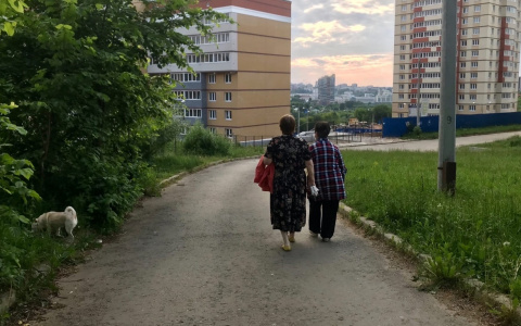 С августа пенсия работающих пенсионеров станет побольше