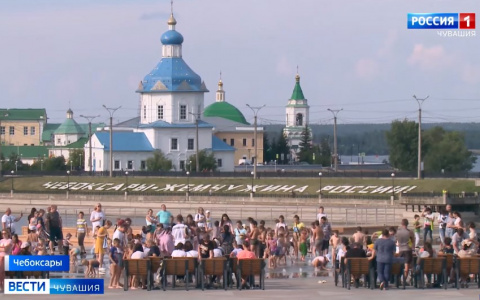 По новому фонтану горожане катаются на велосипедах и самокатах, мусорят