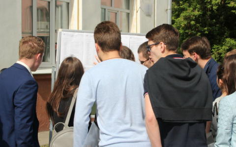 В Чувашии результаты ЕГЭ аннулировали у 11 человек, некоторые пытались фотографировать задание