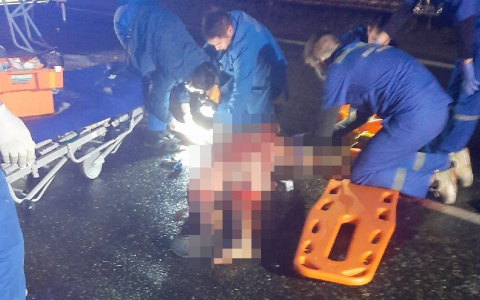 Женщина упала с моста и получила множество травм