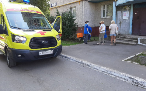 Тело мужчины нашли под окнами дома в Новочебоксарске