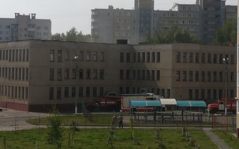 Во время пожара в школе пострадал завхоз, пытавшийся потушить огонь