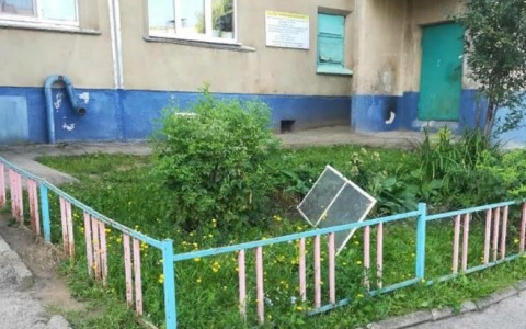 Трехлетний ребенок выпал из окна десятого этажа в Чебоксарах