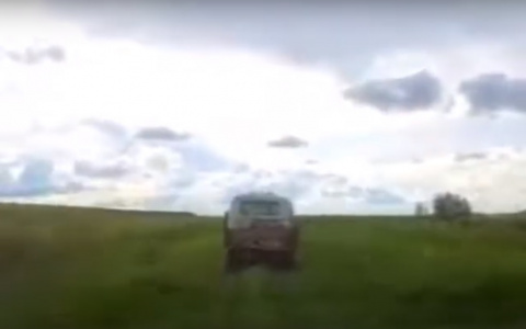 Пьяный водитель полем уходил от погони ДПС