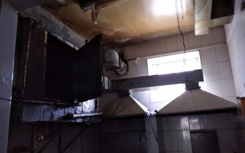 МЧС устанавливает причину возгорания кафе "Евразия"