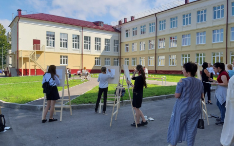 Почти 80 % жителей Поволжья хотят, чтобы новый учебный год начался 1 сентября в очном режиме