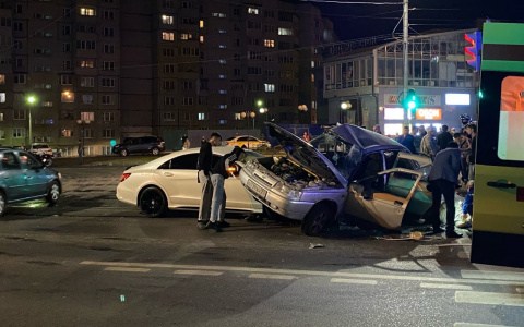 Виновником ДТП в Новоюжном районе назвали водителя "Мерседеса"
