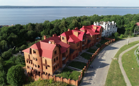 В Чебоксарах выставлен на продажу комплекс из трех домов за 85 млн рублей