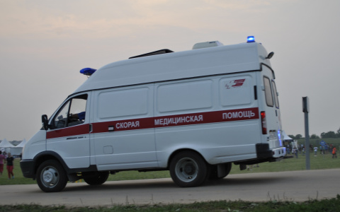 Бетонная перегородка обрушилась на человека в шумерлинской школе