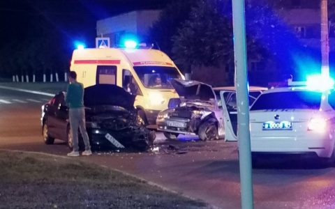 В Чебоксарах произошло ДТП с пострадавшим, дорогу перекрыли