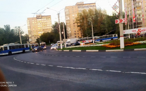 В Чебоксарах встали троллейбусы и отключились светофоры