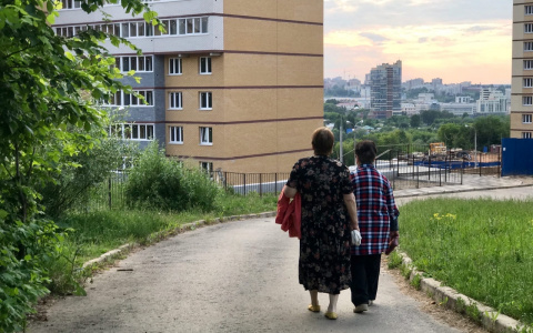 Пенсионеры рассказали, почему получают пенсию на карту банка