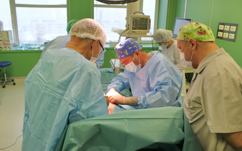 Чебоксарские хирурги провели операцию девочке с редким заболеванием