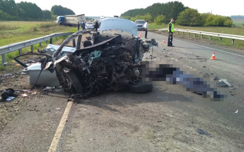 На трассе в Чувашии произошло ДТП, погибло три человека