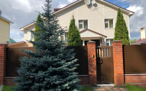 Коттедж "в тихом райском уголочке" с маленьким бассейном продают в Чебоксарах за 19 млн рублей