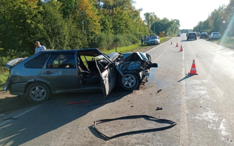 В Канашском районе столкнулись три автомобиля, один человек погиб