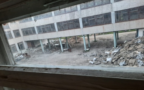 В Шумерле родители первоклассников узнали, что в школе идет стройка, только 1 сентября