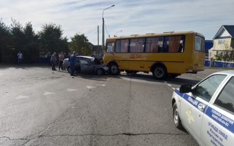 Первоклассница не выжила после ДТП с участием школьного автобуса