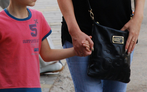 Мужчина избивал ребенка, когда тот защищал свою мать: суд вынес решение по делу