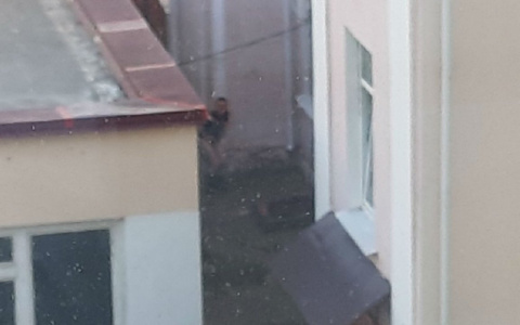 Возле республиканского роддома завелся эксгибиционист