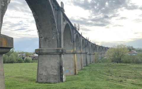 Следователи устанавливают обстоятельства гибели фотографа, упавшего с Мокринского моста