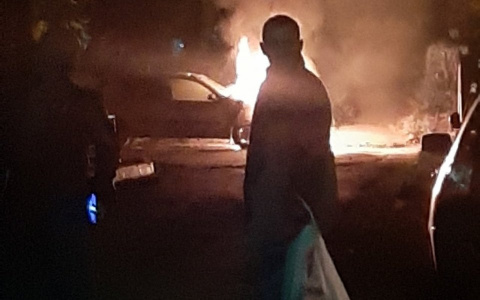 В Новочебоксарске вечером сгорела легковушка