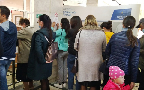 Чебоксарка пришла в администрацию и удивилась очередям: "На пяти квадратных метрах толпа людей"