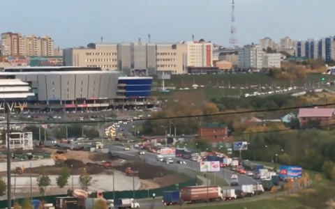 В некоторых районах Чебоксар остановилось движение: 8 баллов по "Яндексу"