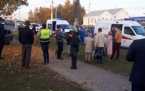 В Чебоксарах "Гранта" разбилась о дерево, пострадал ребенок