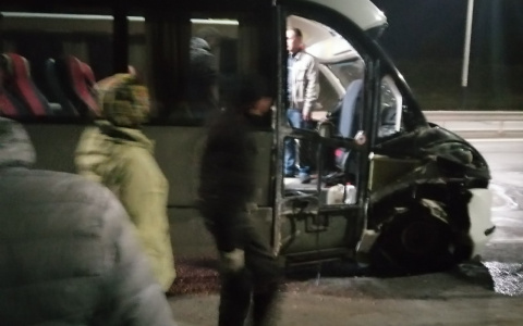 Автобус из Чувашии попал в ДТП по дороге в Москву: "Водитель не знал дорогу и заснул"