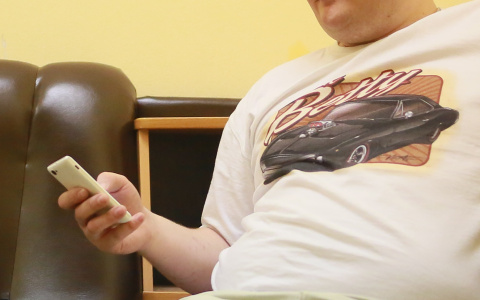 Чебоксарец дал телефон прохожему позвонить и лишился денег со счета в банке