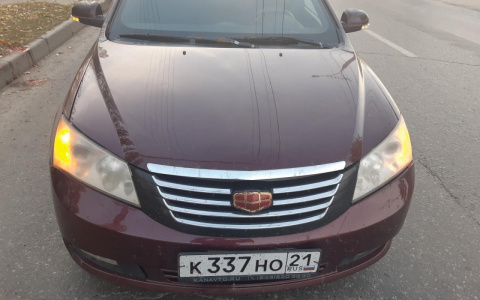 В Чебоксарах мужчина перебегал дорогу и попал в больницу