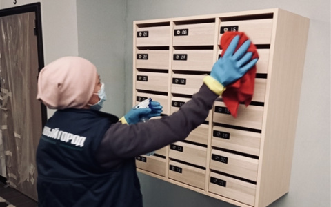 В Чебоксарах продолжают обрабатывать от коронавируса не только подъезды, но даже тротуары и урны