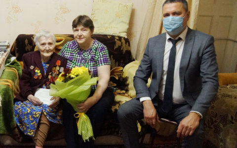 "Сама попросилась на фронт": чебоксарская медсестра отметила 100-летний юбилей