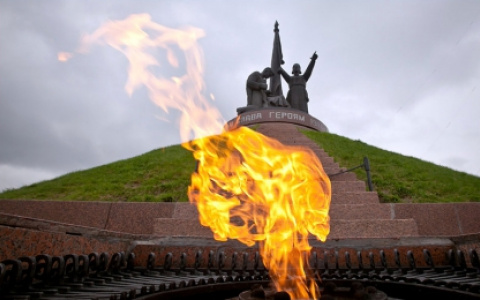 Жареные сосиски на Вечном огне в Чебоксарах обернулись уголовным делом