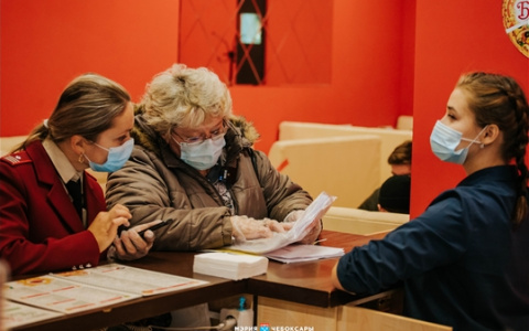 В Чебоксарах ходят по торговым центрам и штрафуют нарушителей режима